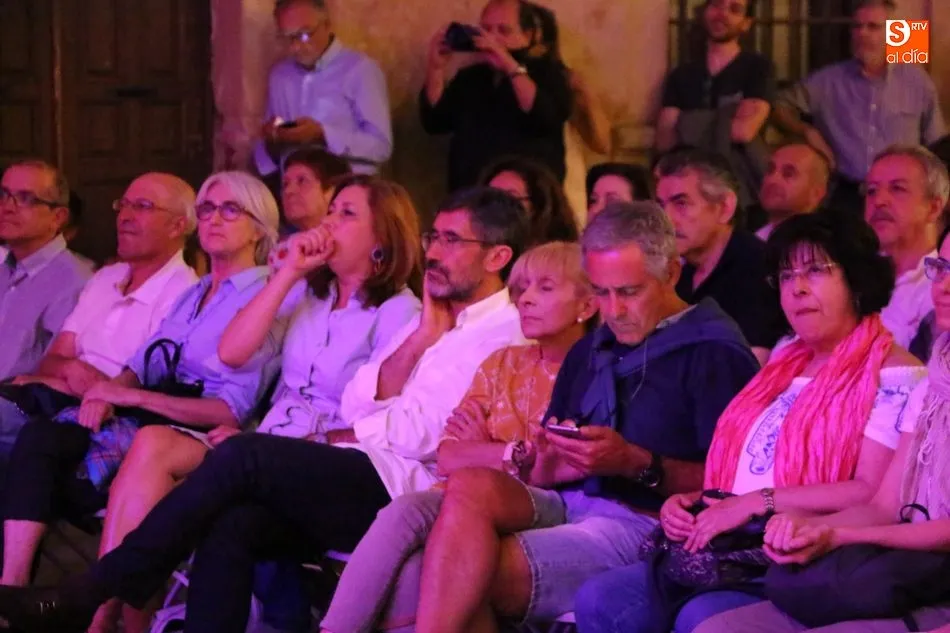 Foto 5 - El jazz aflamencado de Carles Benavent Tr&iacute;o y Tomasito conquista Salamanca
