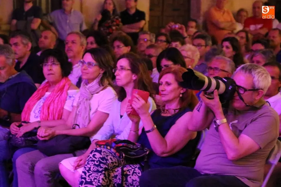 Foto 3 - El jazz aflamencado de Carles Benavent Tr&iacute;o y Tomasito conquista Salamanca