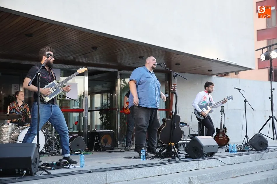 Noche de blues con el inconfundible ritmo de A Contra Blues