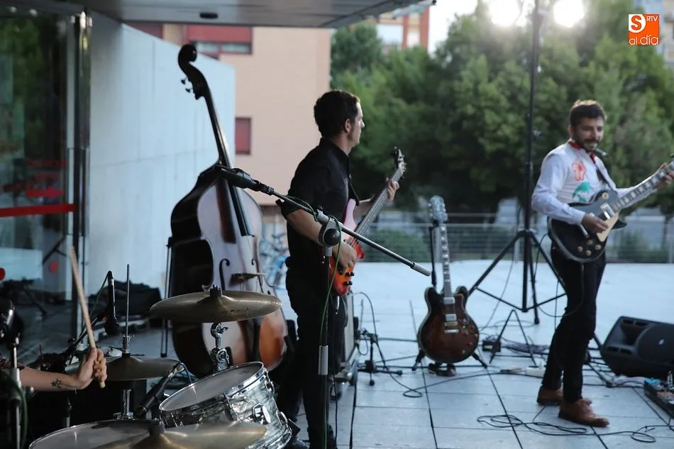 Foto 10 - Noche de blues con el inconfundible ritmo de A Contra Blues