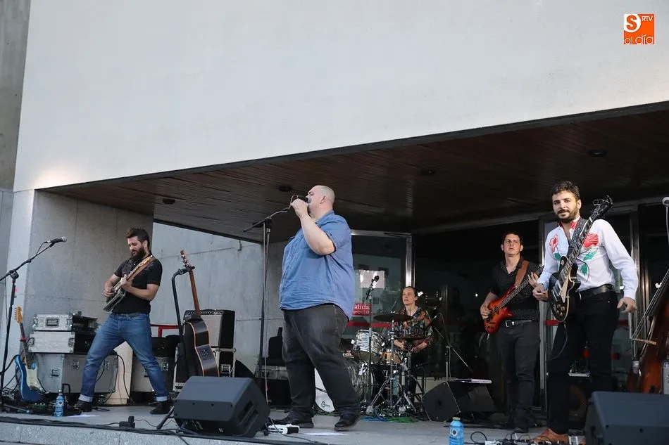 Foto 9 - Noche de blues con el inconfundible ritmo de A Contra Blues