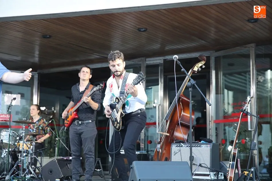 Foto 5 - Noche de blues con el inconfundible ritmo de A Contra Blues