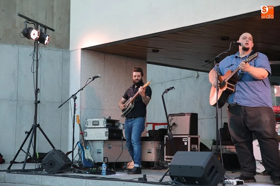 Foto 4 - Noche de blues con el inconfundible ritmo de A Contra Blues