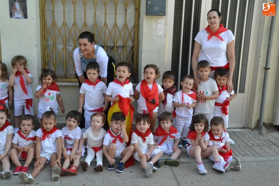 Foto 6 - La Escuela Infantil canta el &lsquo;Pobre de m&iacute;&rsquo; tras correr un accidentado &uacute;ltimo encierro  