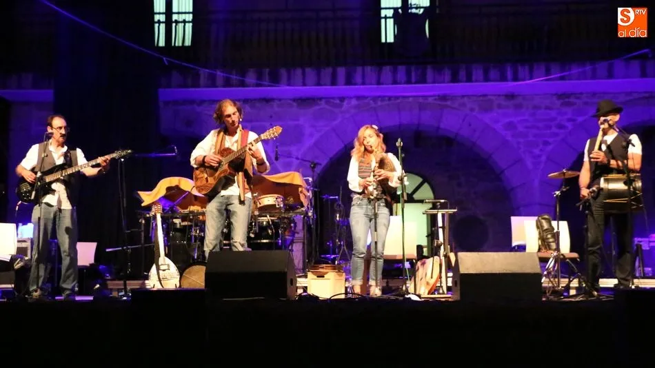 Zaragata Folk actuará el viernes 27 en la Plaza de Bogajo