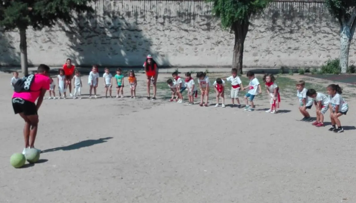 Foto 4 - Mir&oacute;briga Campus visita Conciliamos en Verano con motivo del Mundial de F&uacute;tbol  
