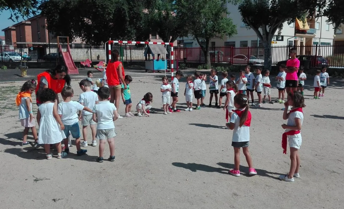 Foto 2 - Mir&oacute;briga Campus visita Conciliamos en Verano con motivo del Mundial de F&uacute;tbol  
