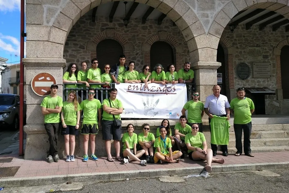 Foto 7 - Los senderistas del proyecto Enlazados culminan el recorrido del GR 14 en Freixo de Espada a Cinta  