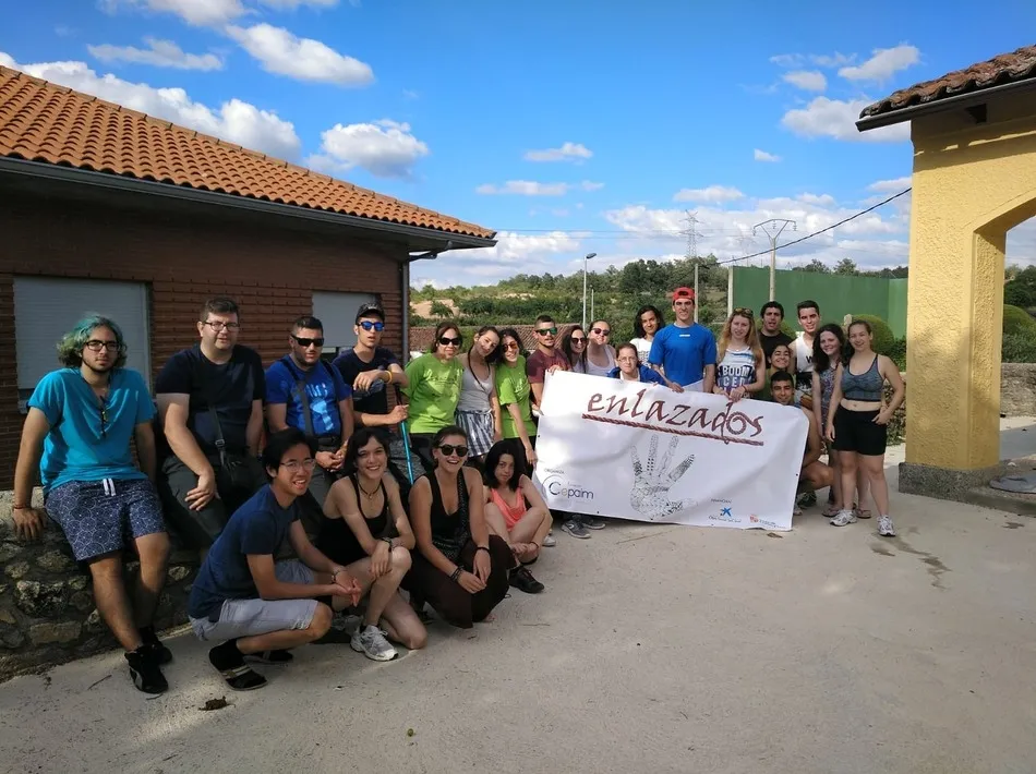 Foto 2 - Los senderistas del proyecto Enlazados culminan el recorrido del GR 14 en Freixo de Espada a Cinta  