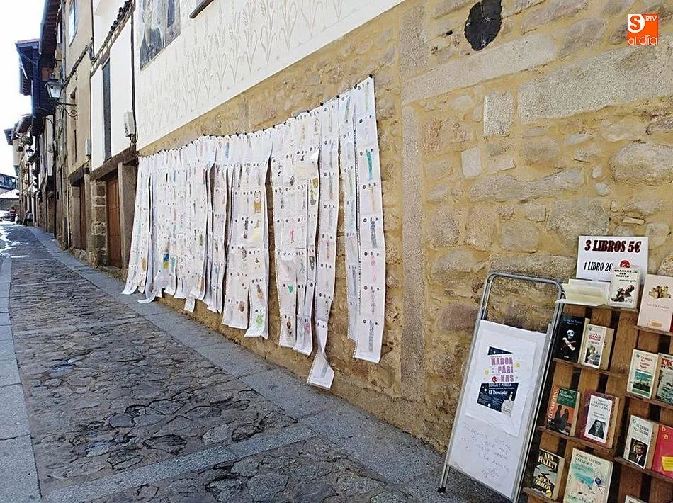 Los marcapáginas del concurso local se exponen estos días para que el público vote los mejores