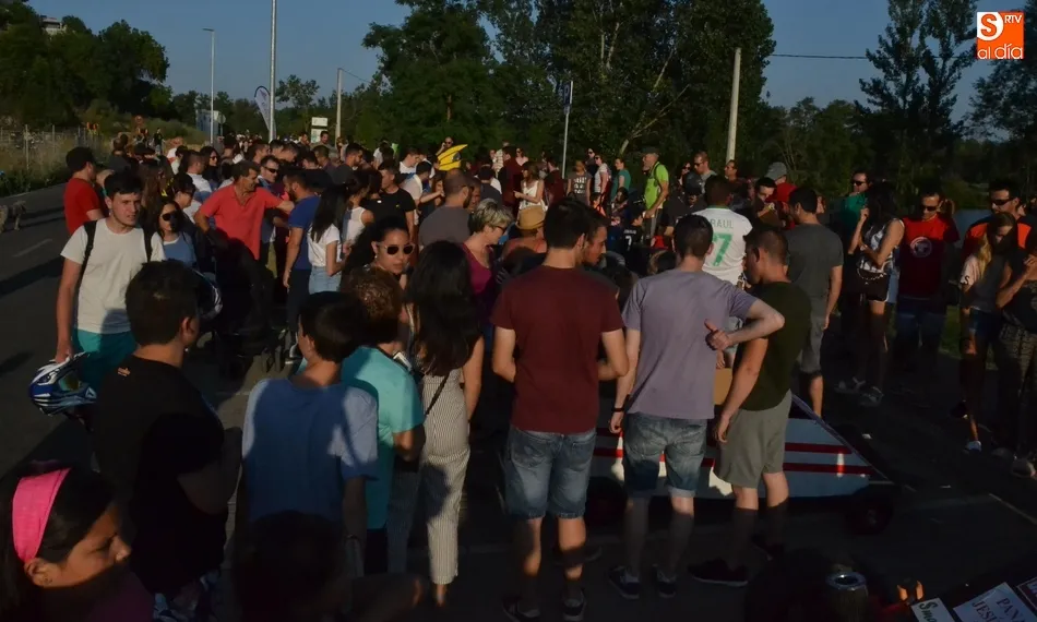 Foto 11 - Derroche de originalidad en una carrera de autos locos con gran seguimiento de p&uacute;blico  