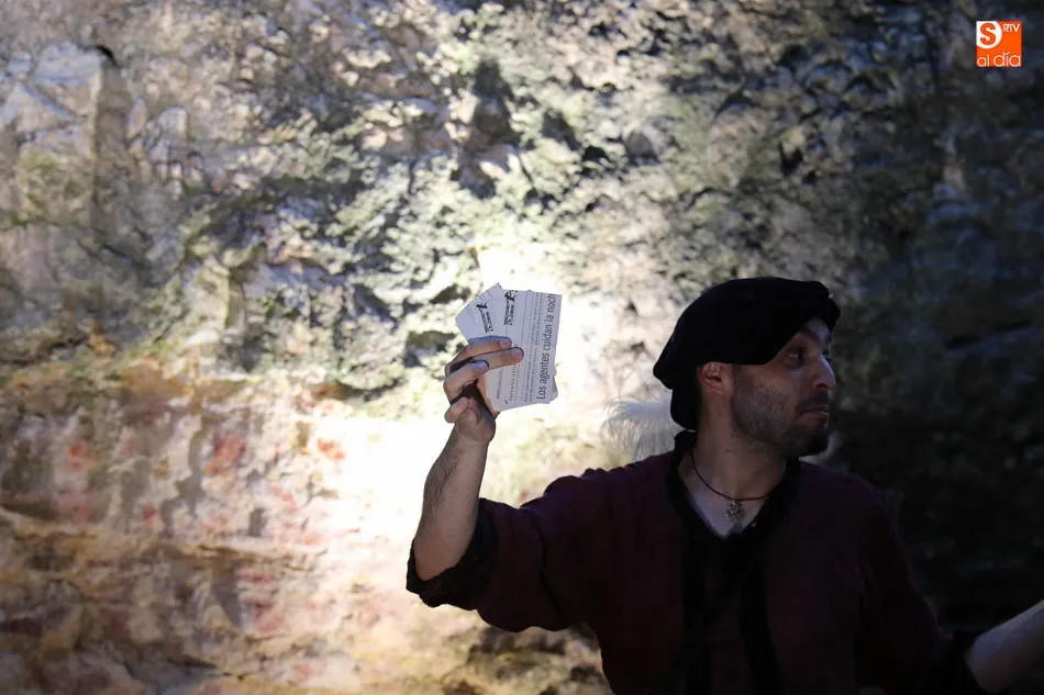 Foto 6 - Velada de magia e ilusi&oacute;n en la Cueva de Salamanca
