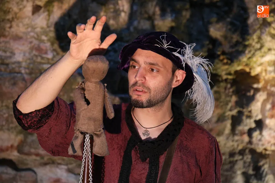 Foto 2 - Velada de magia e ilusi&oacute;n en la Cueva de Salamanca