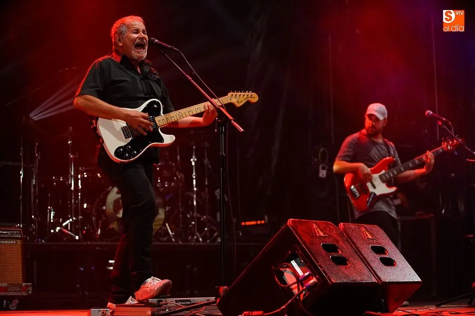 El mítico grupo Asfalto protagonizó el segundo concierto en las fiestas de Campillo de Salvatierra