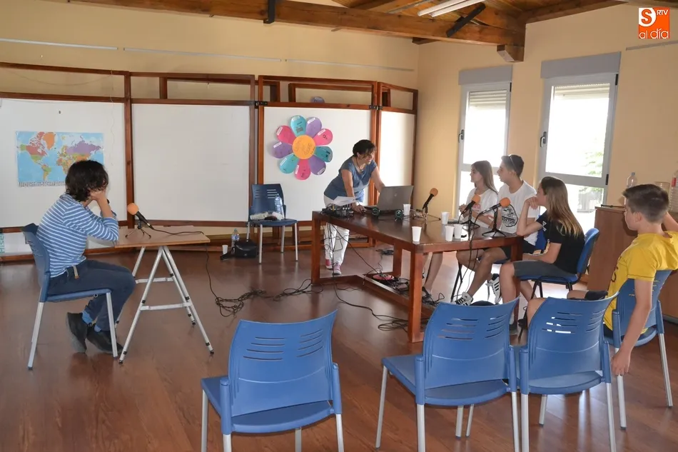 Foto 3 - Un taller de radio abre la &uacute;ltima jornada de la Semana de la Juventud  