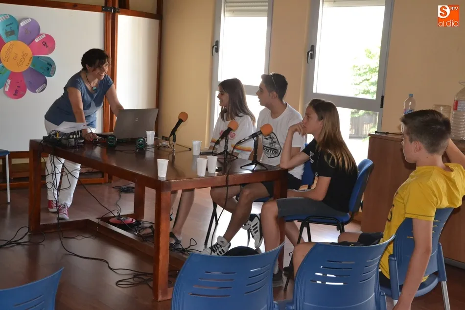 Foto 4 - Un taller de radio abre la &uacute;ltima jornada de la Semana de la Juventud  