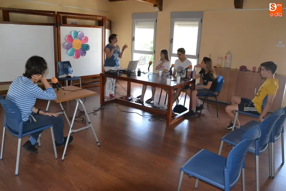 Un taller de radio abre la última jornada de la Semana de la Juventud  