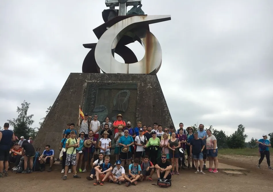 Foto 5 - El grupo de j&oacute;venes que ha peregrinado a Santiago alcanza la Plaza del Obradoiro  