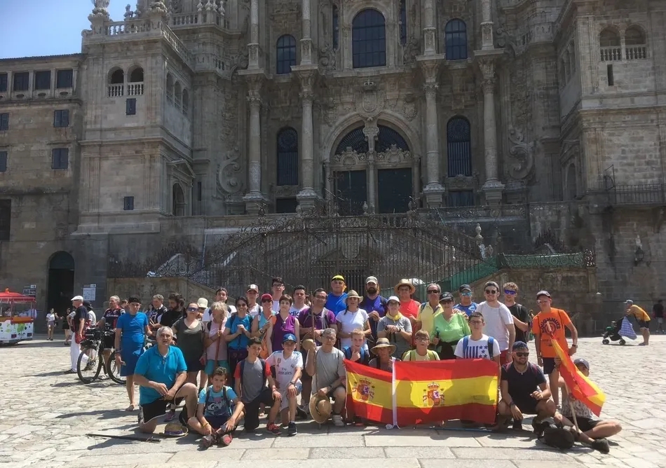 Foto 4 - El grupo de j&oacute;venes que ha peregrinado a Santiago alcanza la Plaza del Obradoiro  