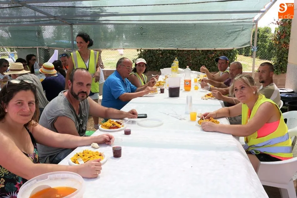 Foto 6 - Parada para comer y a seguir la fiesta
