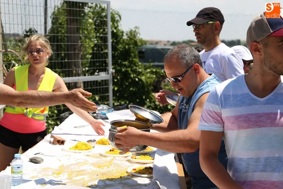Foto 4 - Parada para comer y a seguir la fiesta