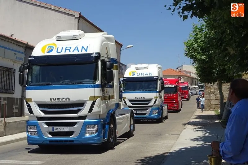 Tradicional bendición de vehículos junto a la Basílica Teresiana