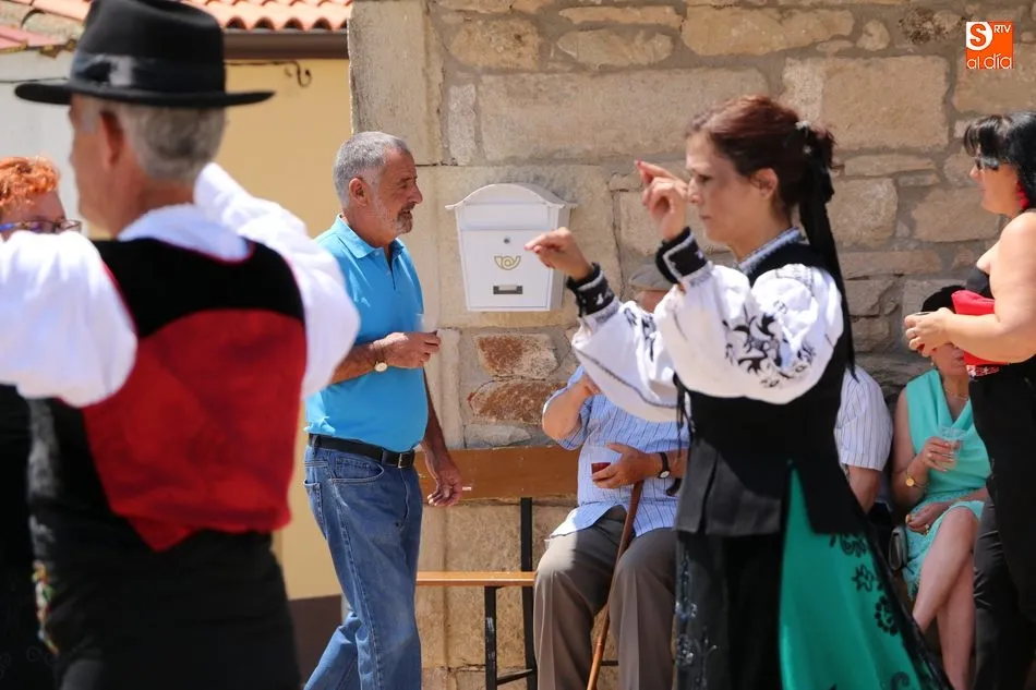 Foto 2 - Decenas de veh&iacute;culos quedan bajo la bendici&oacute;n de San Crist&oacute;bal en Guadramiro