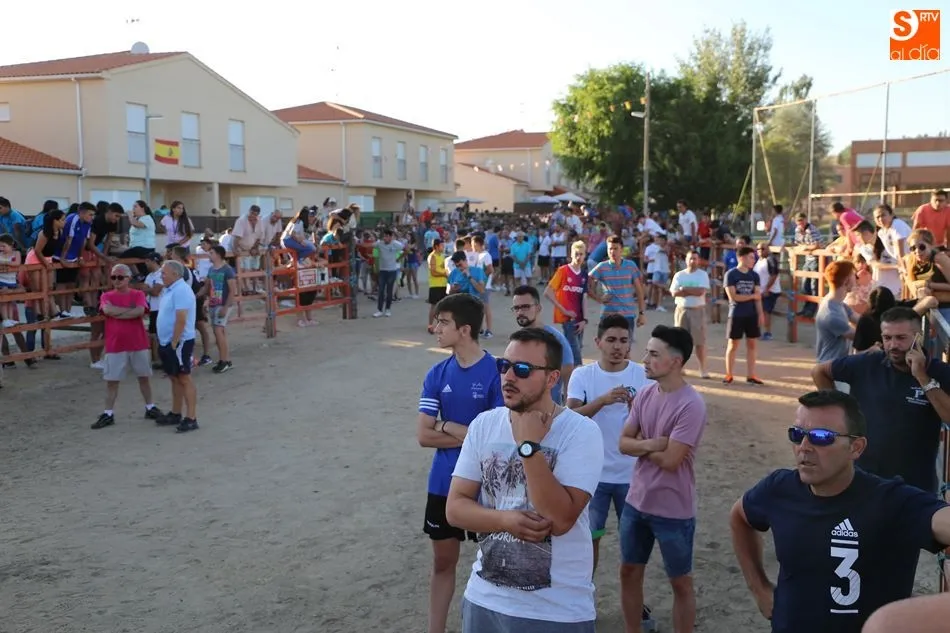 Foto 7 - Recorrido abarrotado en el primer toro de caj&oacute;n de las fiestas