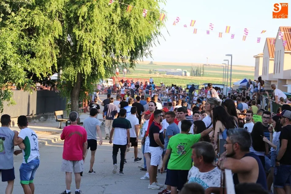 Foto 5 - Recorrido abarrotado en el primer toro de caj&oacute;n de las fiestas