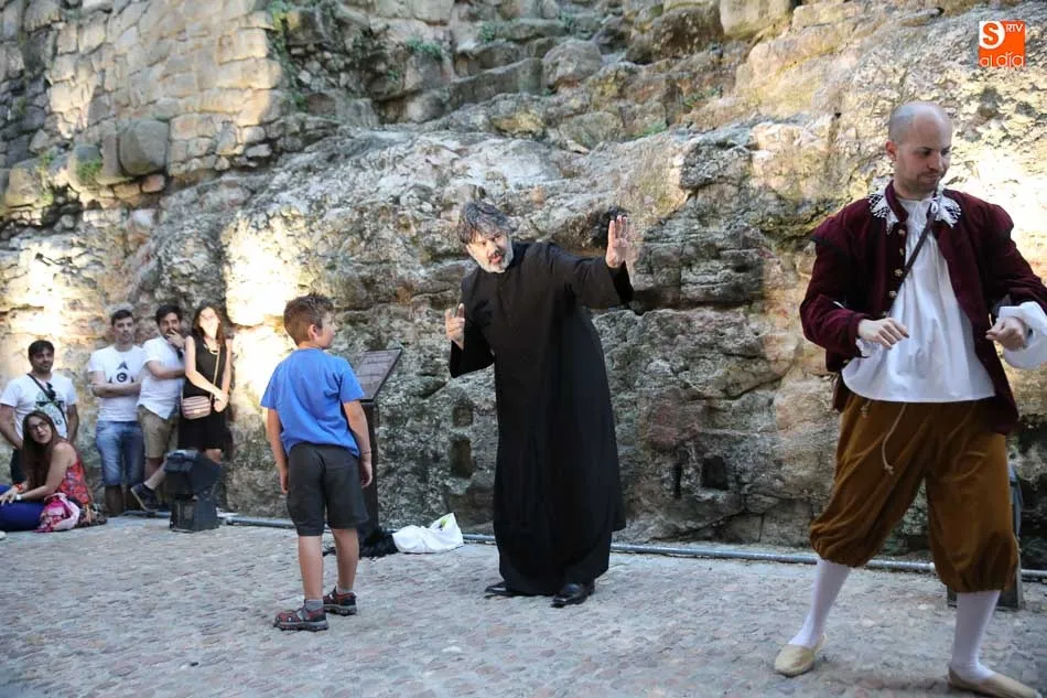 Foto 5 - Calleja Teatro imparte &lsquo;Las lecciones de la Cueva de Salamanca&rsquo;