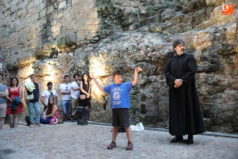 Foto 2 - Calleja Teatro imparte &lsquo;Las lecciones de la Cueva de Salamanca&rsquo;