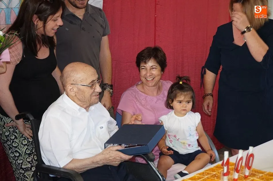 Foto 9 - Jes&uacute;s Mart&iacute;n Casquero se suma al club de los centenarios