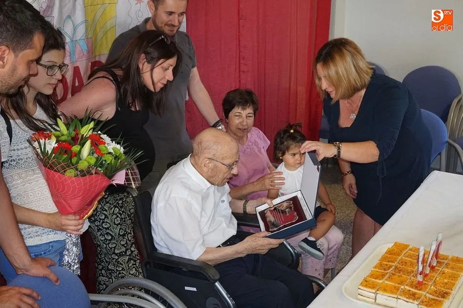 Foto 3 - Jes&uacute;s Mart&iacute;n Casquero se suma al club de los centenarios