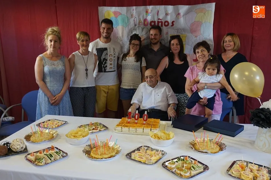 Foto 2 - Jes&uacute;s Mart&iacute;n Casquero se suma al club de los centenarios