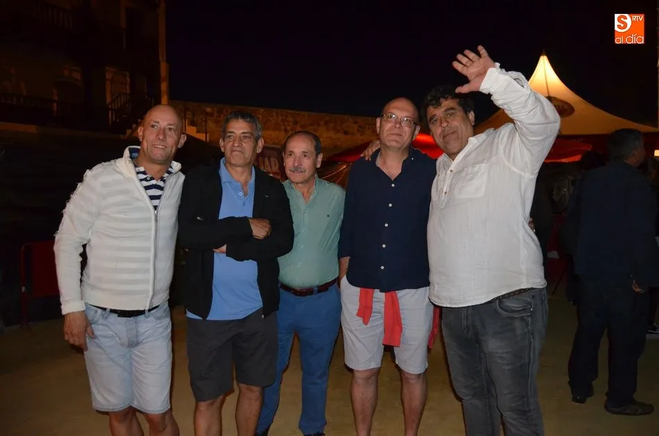 Foto 8 - Nueve bandas de artistas llenan de Blues la plaza de toros de El Casta&ntilde;ar  