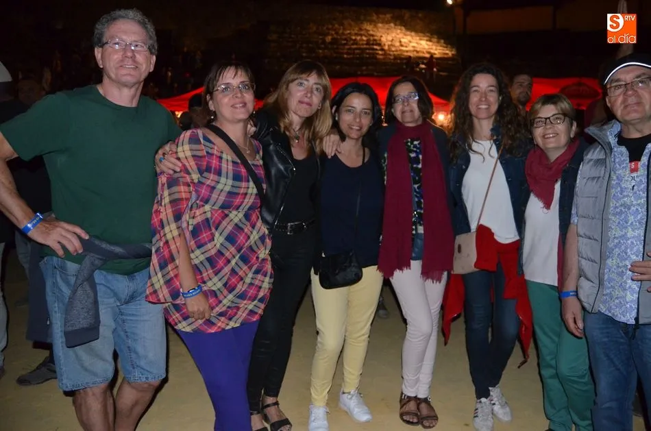 Foto 6 - Nueve bandas de artistas llenan de Blues la plaza de toros de El Casta&ntilde;ar  