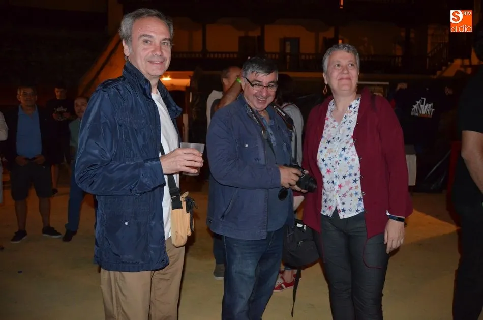 Foto 4 - Nueve bandas de artistas llenan de Blues la plaza de toros de El Casta&ntilde;ar  