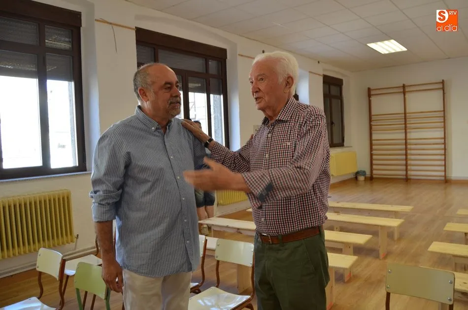 Foto 7 - Anselmo Santos recibe la insignia de su nombramiento como Hijo Adoptivo de El Cerro  