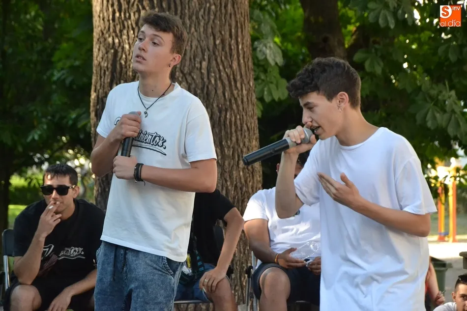 Imagen de la final entre DZeta -a la izquierda- y Magho -a la derecha-