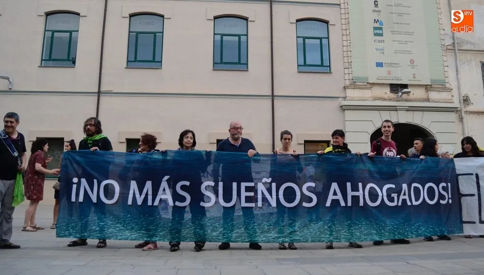 Ferchu de Castro al frente de la Asamblea de Apoyo a Personas Migrantes de Salamanca