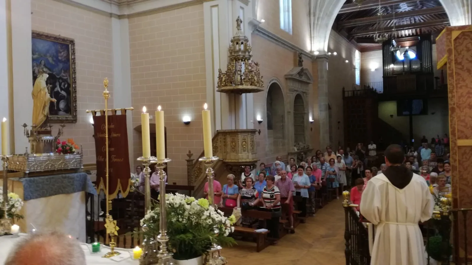 Foto 2 - Fieles mirobrigenses participan en Alba de Tormes en el D&iacute;a del Misionero Salmantino  