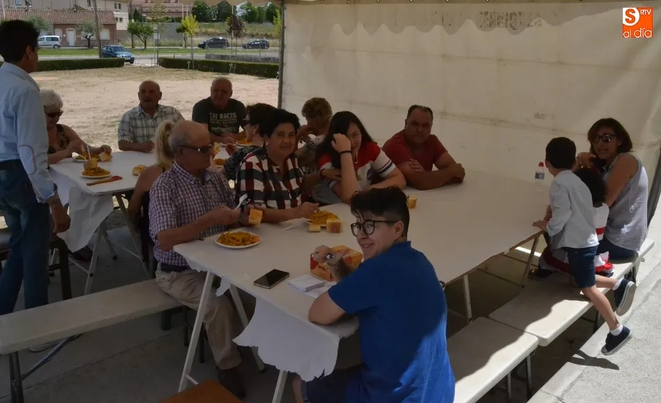 Foto 11 - La Avenida de Espa&ntilde;a estrena paella tras homenajear a varios vecinos  