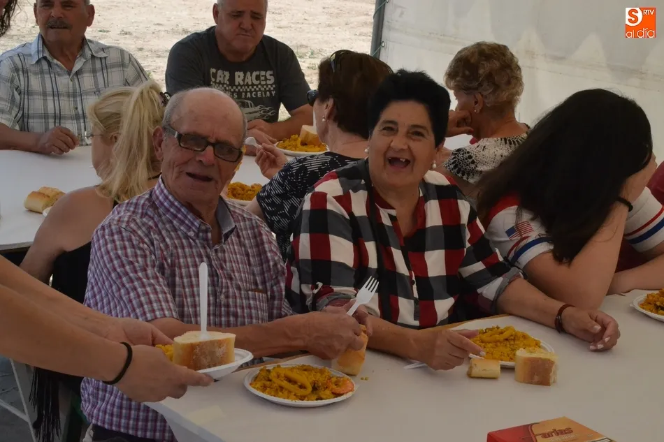 Foto 10 - La Avenida de Espa&ntilde;a estrena paella tras homenajear a varios vecinos  