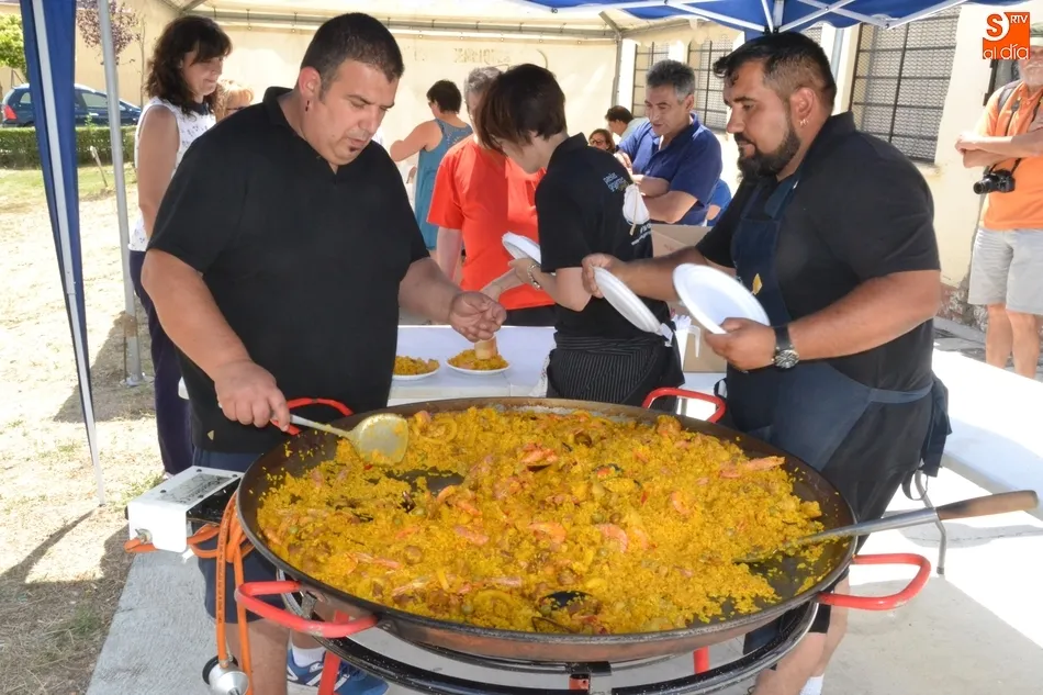Foto 9 - La Avenida de Espa&ntilde;a estrena paella tras homenajear a varios vecinos  