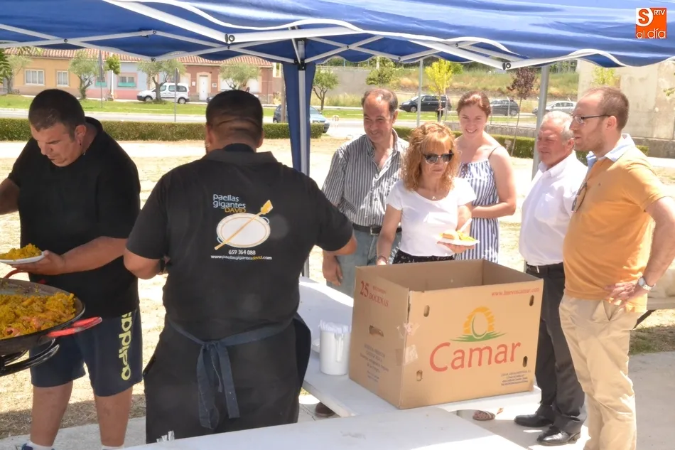 Foto 6 - La Avenida de Espa&ntilde;a estrena paella tras homenajear a varios vecinos  