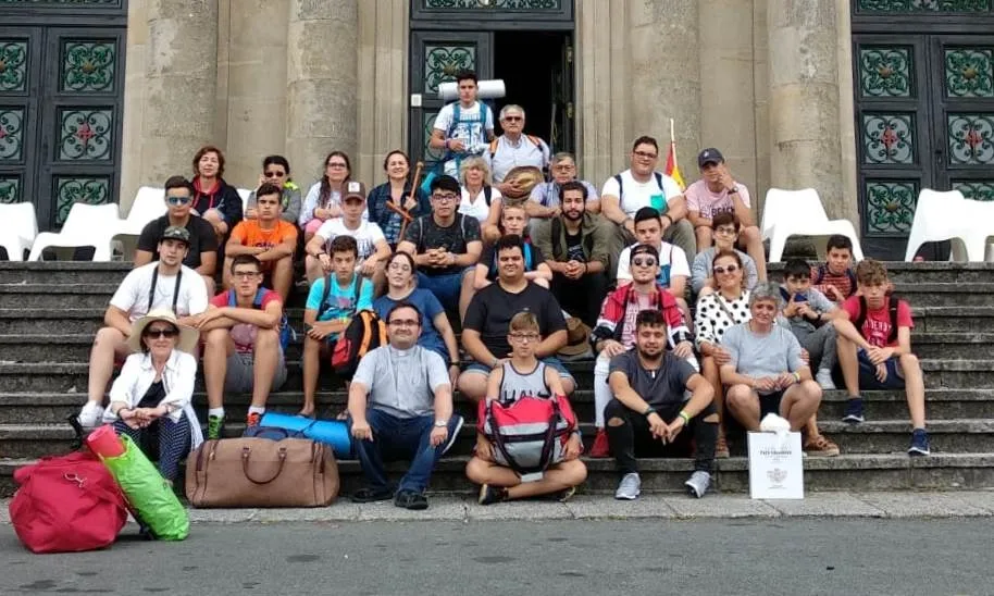 La expedición diocesana que ha peregrinado a Santiago emprende su regreso  