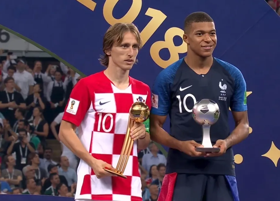 Modric, Balón de Oro del Mundial de Rusia 2018; y Mbappé, mejor futbolista joven del Mundial.