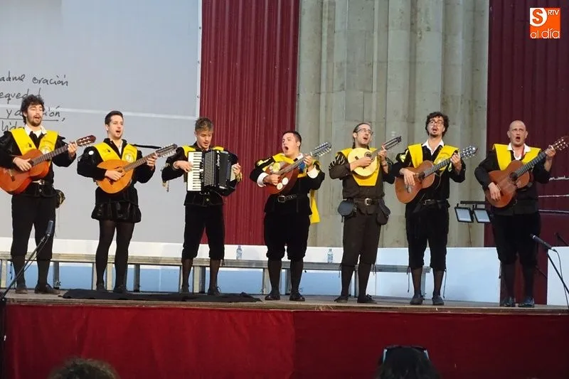 Foto 4 - La tuna de Medicina de Salamanca act&uacute;a en Alba de Tormes  