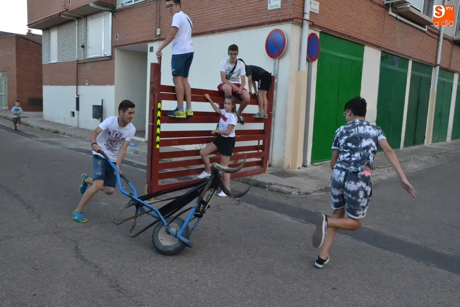 Foto 10 - Los ni&ntilde;os protagonizan el cierre de las fiestas del Barrio Nuevo, que tuvo al tiempo como aliado  