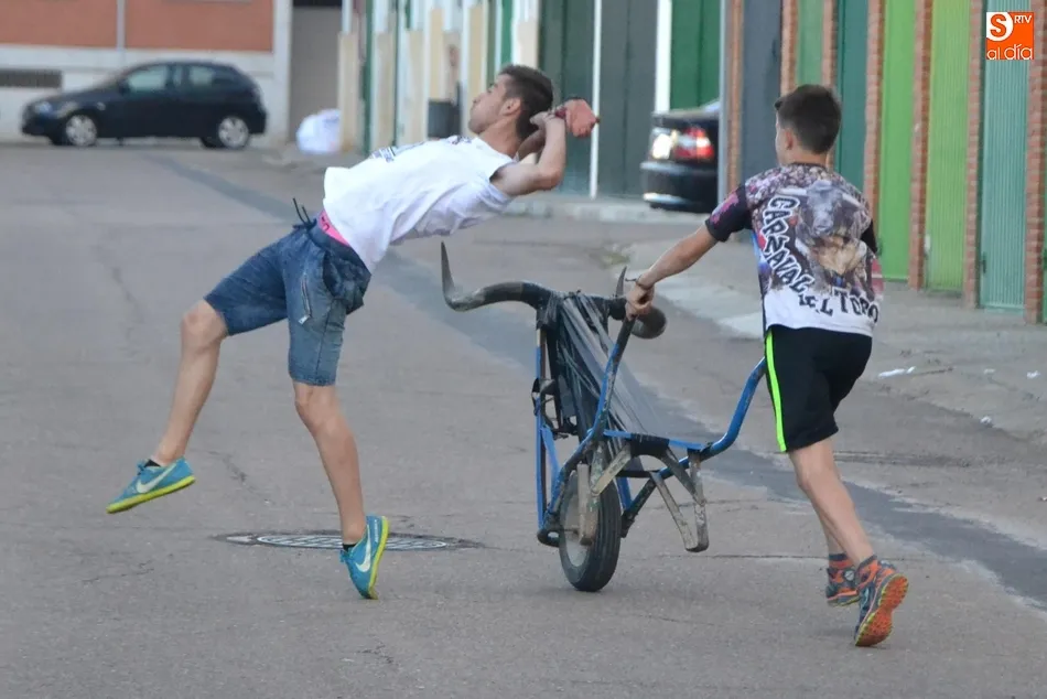 Foto 5 - Los ni&ntilde;os protagonizan el cierre de las fiestas del Barrio Nuevo, que tuvo al tiempo como aliado  